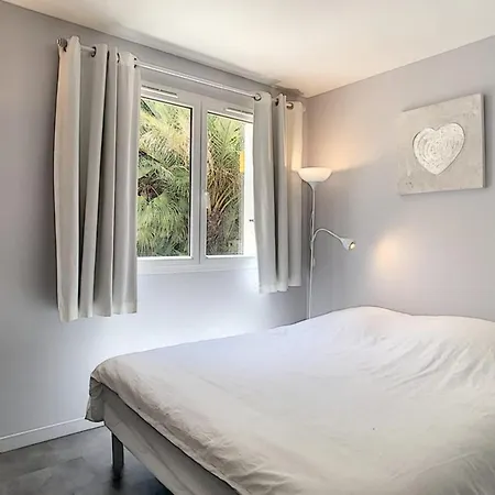 Charming Three-bed Garden 500 M From Beaches In Apartment *