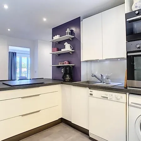 Charming Three-bed Garden 500 M From Beaches In Apartment